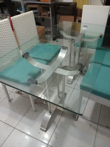 CONJUNTO MESA DE VIDRO + CADEIRAS