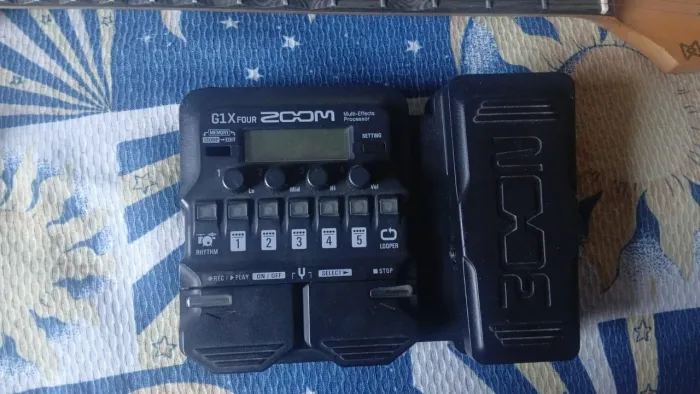 Pedaleira zoom g1