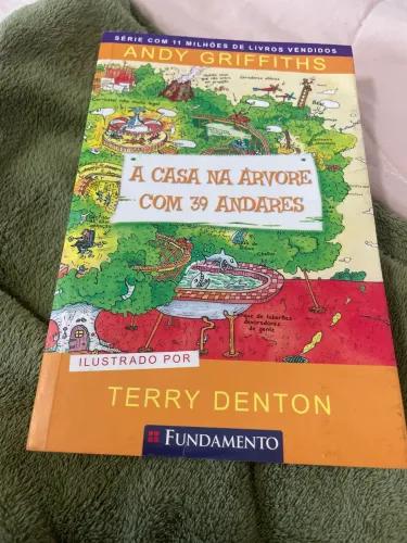 A casa na árvore com 39 andares livro