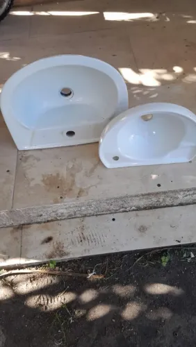 Duas cubas de pia