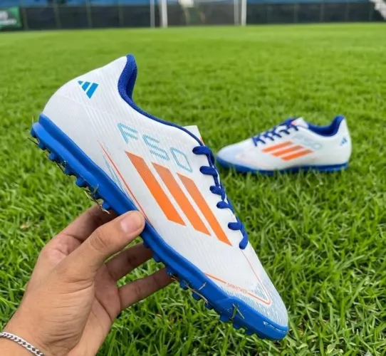 Chuteira Society Nike e Adidas