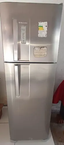 Geladeira com painel digital e não  cria gelo( está apenas sem gás) 