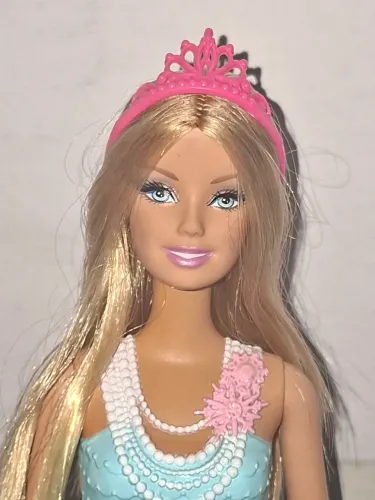 Vendo boneca  Barbie princesa 