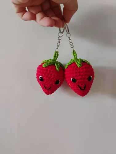 Kit chaveiro morango amigurumi 