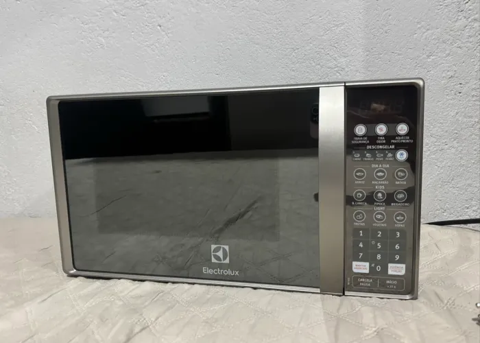 Vendo Micro-ondas Electrolux 20L (MT30S)