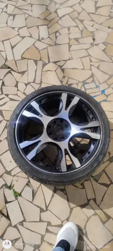 Rodas multifuro aro 17 com pneus perfil baixo