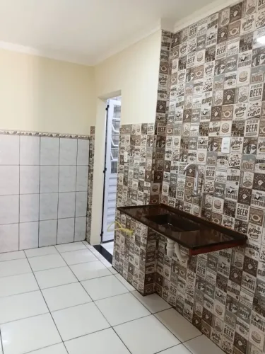 Aluga-se casa 01quarto