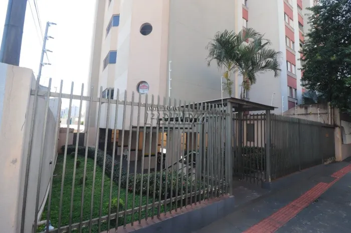 Apartamento para alugar no Edificio Crystal - Centro de Londrina.