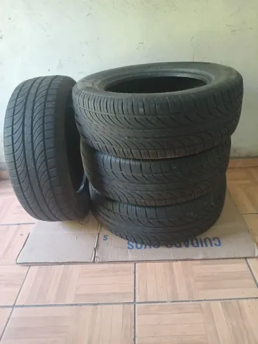 Kit 4 Pneus aro 15 ( semi-novo)