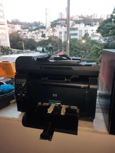 Impressora multifuncional colorida HP LaserJet 100 Color MFP M175a