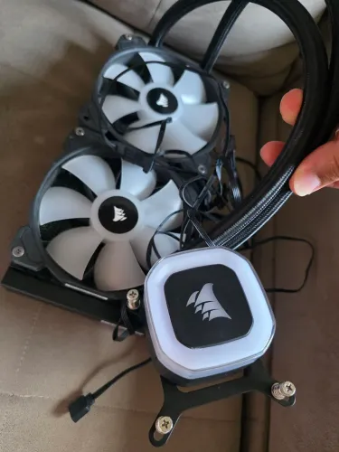 Watercooler Corsair 240mm com RGB 