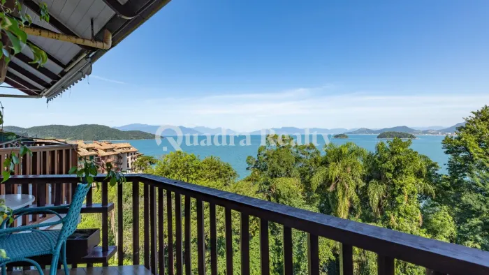 Apartamento com vista para o mar e varanda