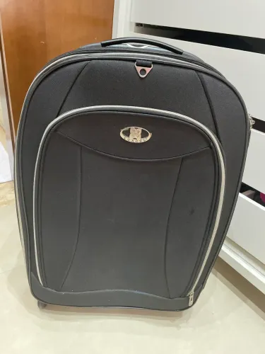 Mala M de viagem