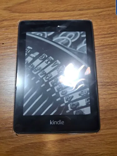 Kindle Paperwhite 10th Generation 32 GB 6'' Wifi + 3 capinhas de brinde(1 original)
