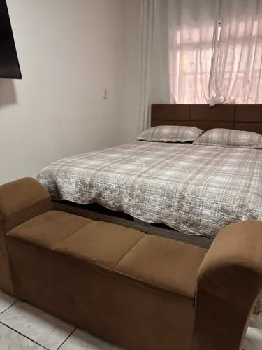 ? VENDO CAMA QUEEN SIZE COMPLETA - COM BAÚ E CABECEIRA! 