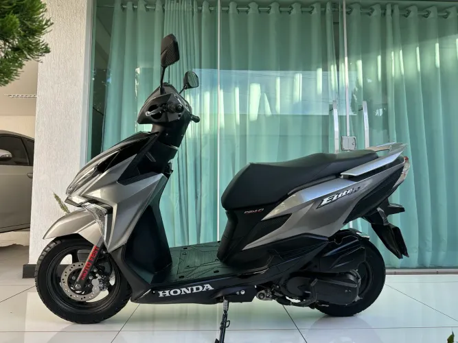 Elite 125 2023 apenas 7.000 km , aceito cartão de crédito (ótima taxa)