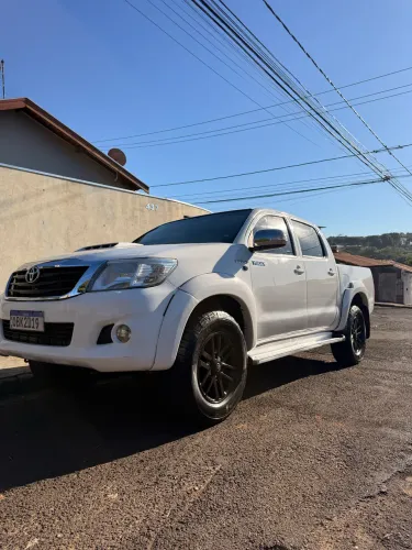 Toyota Hilux CD SRV D4-d 4X4 3.0 TDI Diesel AUT 2014