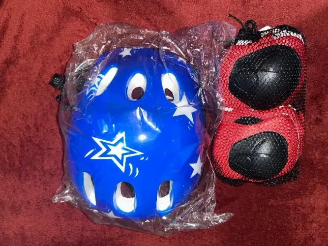 Capacete e kit de proteção infantil