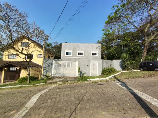 Belo Sobrado p/ Venda - 268 m², terreno de 510 m² - 5 Quartos c/ 4 Vagas - Gramado - Cotia