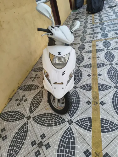 Moto de mulher e conservada