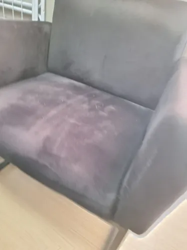 Par de Poltronas Decorativas em Suede com Base de Metal - Recepção/Salão