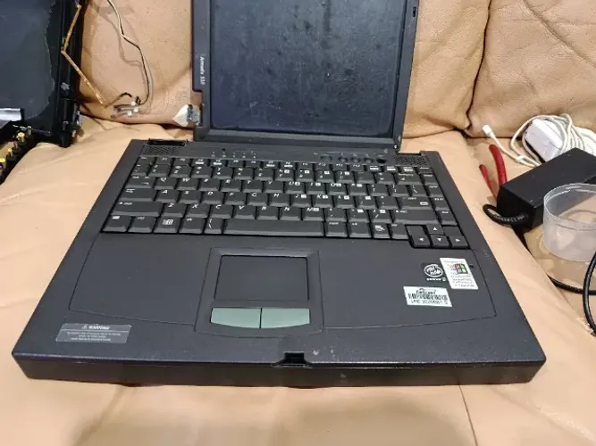 Notebook antigo Compaq Armada 110 - Funcionando c/ monitor externo
