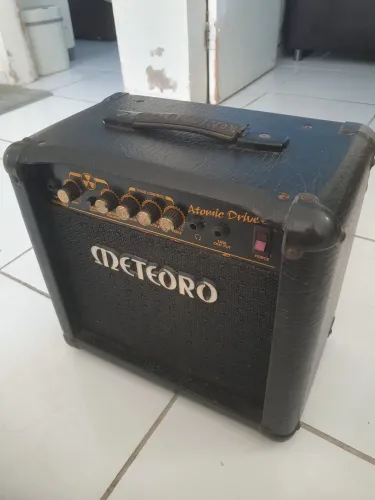 Cubo amplificador de guitarra (entrego)