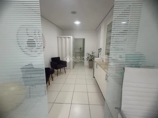 Escritório à venda no Córrego Grande com 38 m² de área útil disponível.