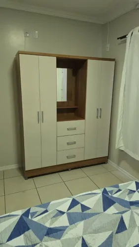 Guarda-Roupa 4 portas