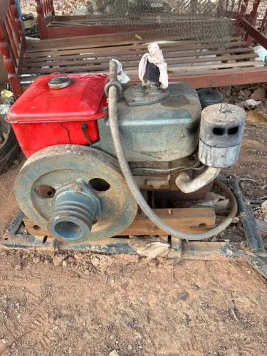 Irrigação completa (motor a diesel, canos, bomba e aspersor)