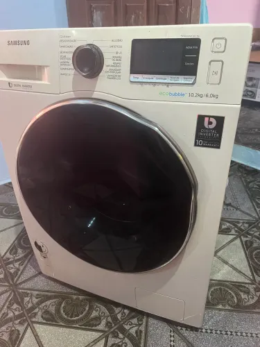 Máquina de lavar e secar roupas