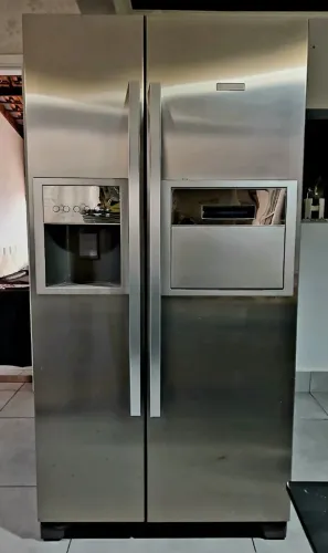 Geladeira e frizer eletrolux inox side by side