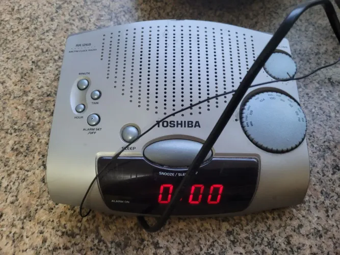 Despertador TOSHIBA.