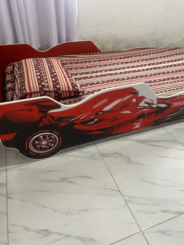 Vendo cama de carrinho semi nova