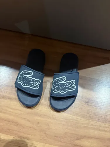 Chinelo Lacoste 