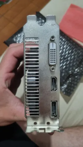 Rx 550 4gb OBS:Ela tem o chipset da 560