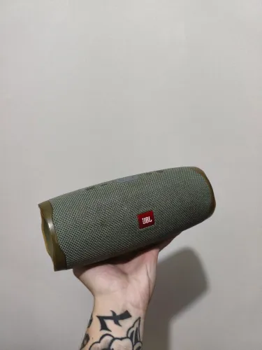 Caixa de som JBL charge 4