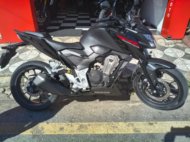 CB 300 f 2025