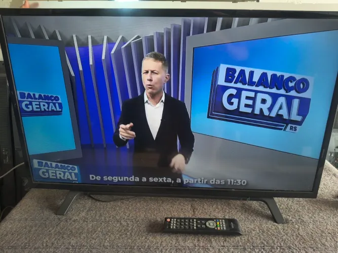 Barbada vendo TV dê led Toshiba 40 polegadas não é smart