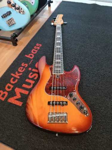 Baixo Sire Marcus Miller V7 segunda geração semi-novo 18volts ativo e passivo