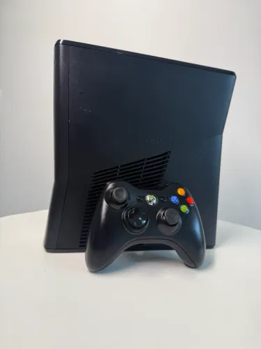 Xbox 360 Slim Desbloq+ Jogos Instalados + Controle Original ?