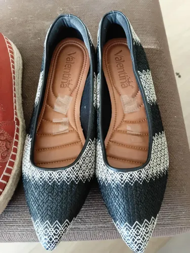 Vendo uma sapatilha valentina original nova