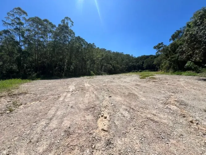 PÁTIO PARA LOCAÇÃO!