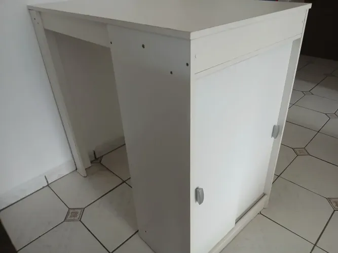 Vendo mesa bancada gourmet para 2 lugares, cor branca, com 2 portas