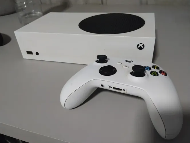Xbox Série S / 500gb / 2 controles