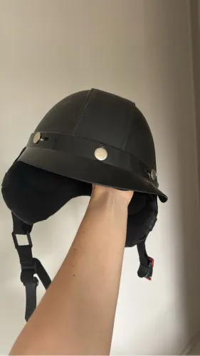 Capacete coquinho couro preto adulto