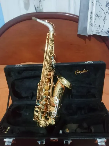 Saxofone alto Condor