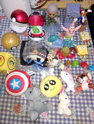 Pokémon pica-pau McDonald's água fogo Pokébola pelúcia chaveiro Danone Bob esponja Patrick
