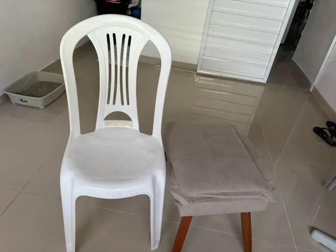 Cadeira mais puf retrátil