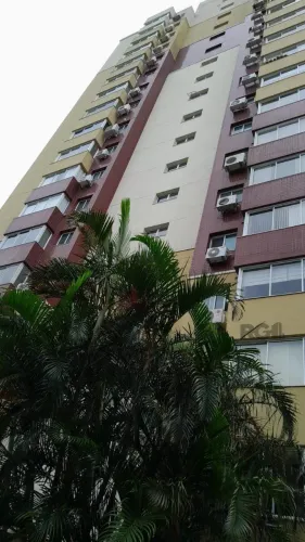 2 Quartos ,mobiliado,frente,box duplo,próximo Cristovão Colombo